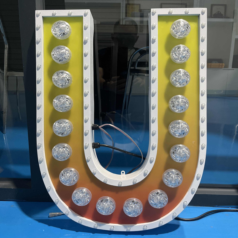 为何游乐场所常用金属LED发光字标识装璜？