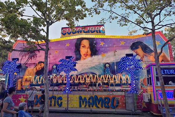 Galaxy银河国际照明的娱光灯用在西班牙游乐设备展示