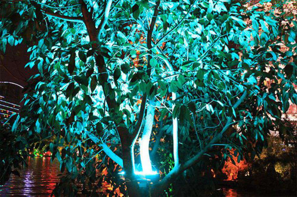 Galaxy银河国际照明的RGB投光灯用在国内景观亮化项目